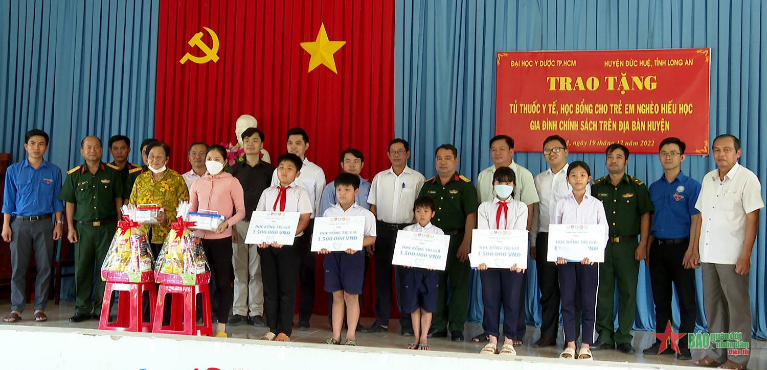 Tấm lòng của những người thầy áo trắng